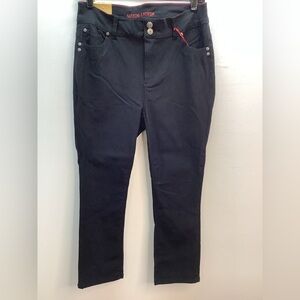 Sabrina Lauren Size 14W Black Stretch Cropped Pants. New With Tags.